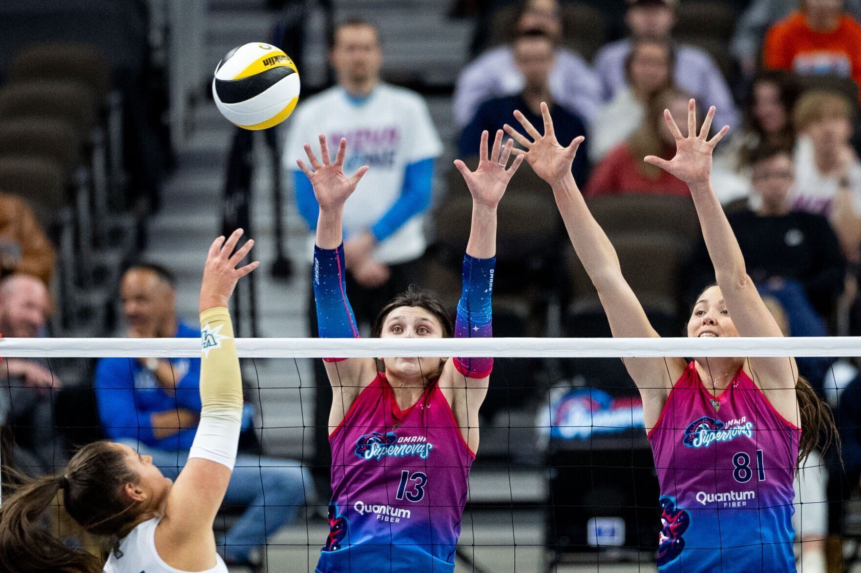020824-owh-spo-volley-ar07.JPG